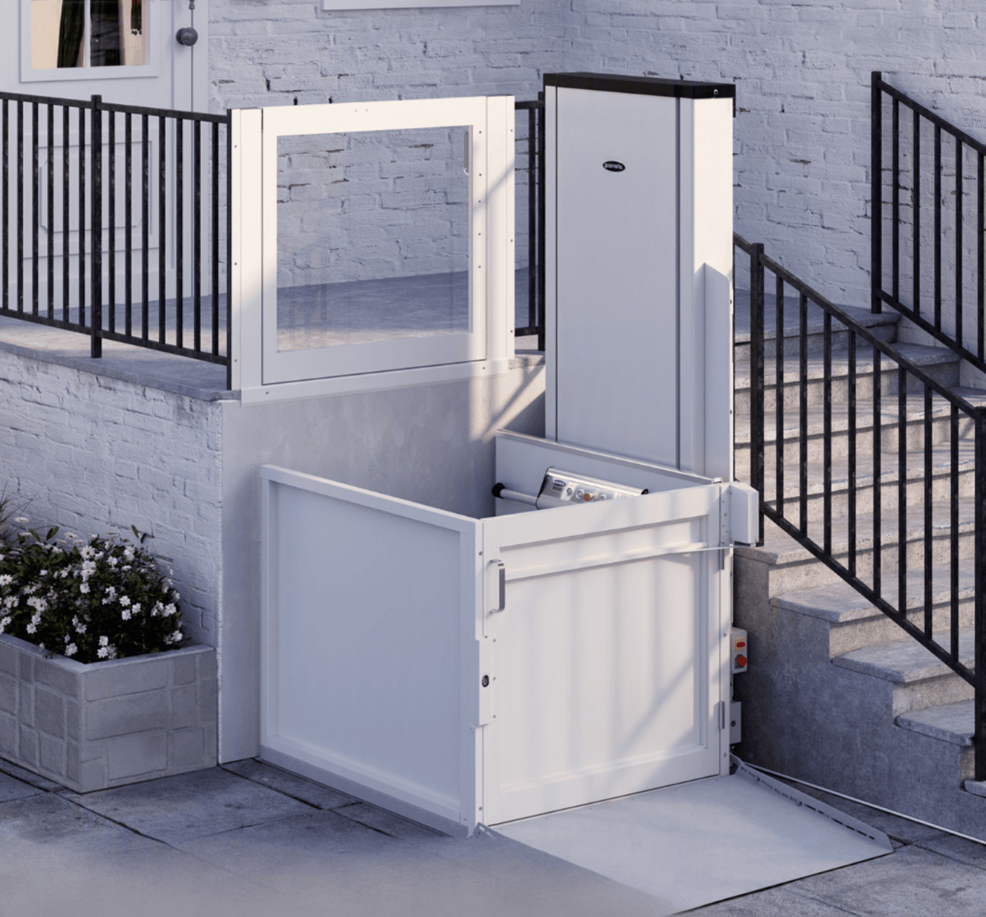 Plateforme élévatrice extérieure pour personne à mobilité réduite, installée près d'un escalier